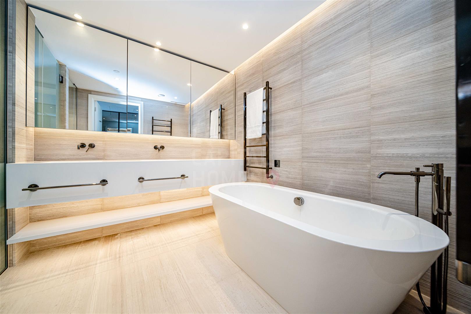 Lincoln Apartments, Fountain Park Way, London